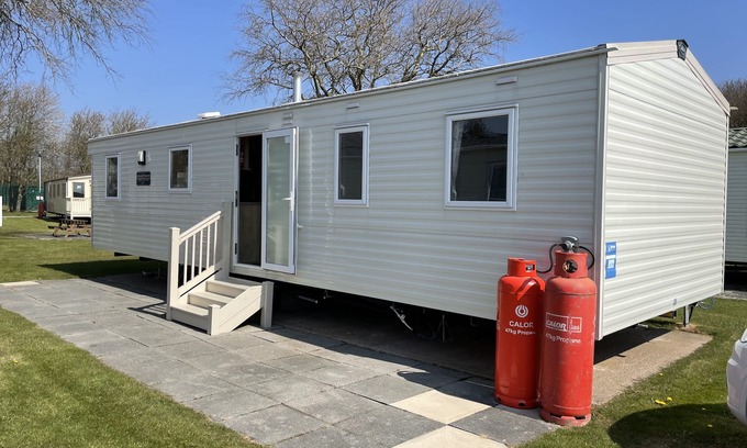 Flookburgh Cabina | Beautiful 3-bed caravan situated on Lakeland haven