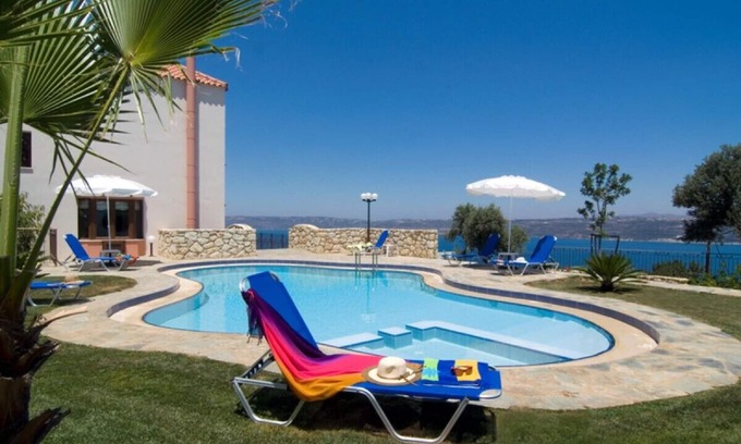 Katochori Villa | Hermosa villa de 3 plantas con piscina privada y vistas increíbles al mar de Creta.