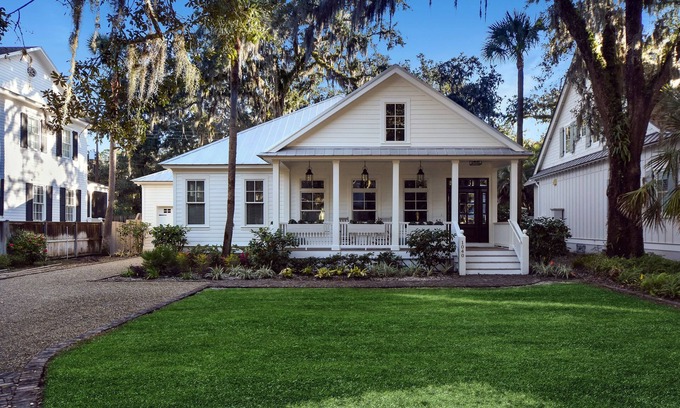 King City Casa | Beautiful 3 bed - 3 bath home located in Village Oaks