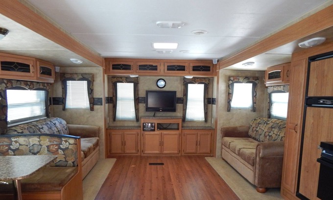Pikeville Casa | Hermoso alquiler de autocaravanas de 32 'cerca del parque estatal Fall Creek Falls - ¡Muchas comodidades!