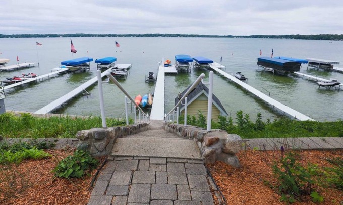 Culver Casa | Beautiful 3600sqft Cottage on Lake Maxinkuckee in Culver Indiana.