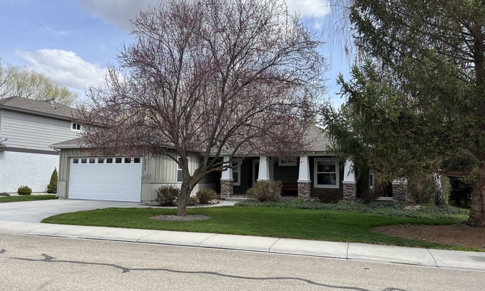 Eagle Casa | Beautiful 3B/3B home in quiet neighborhood close to Banbury Golf Course