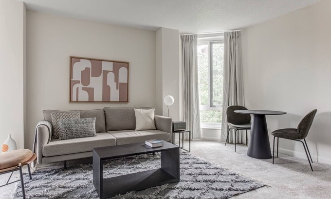 Back Bay Apartamento | Beautiful 3BR 2BA Condo in back bay heart