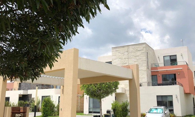 Calimaya Casa | Beautiful 3BR townhouse with on-premises parking