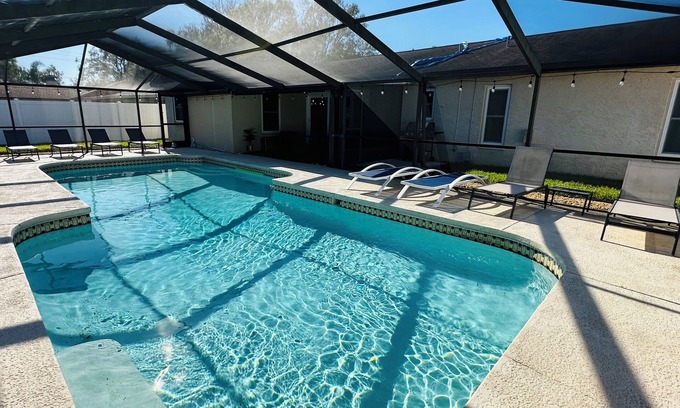 Greater Northdale Casa | Beautiful 4-Bedroom Villa With Private Pool