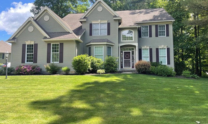 Saratoga Springs Casa | Beautiful 4 bdrm home-Great location-minutes to track,downtown, golf-lake access