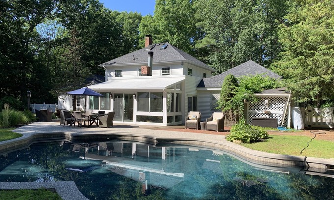 Hampton Falls Casa | Beautiful 4 bdr. with pool close to HamptonBeach, Portsmouth, & Newburyport Ma