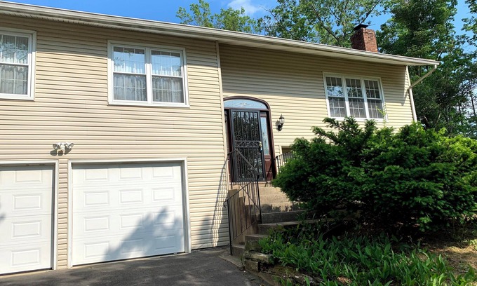 Sicklerville Casa | Beautiful 4 Bedroom Home With Pool 40 minutes from Atlantic City!