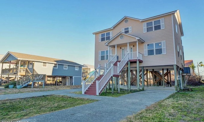 Surf City Cabaña | Beautiful 4 bed 3 bath beach cottage with wonderful ocean views