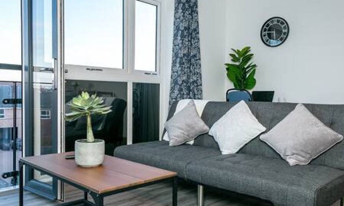 Milton Keynes Apartamento | Luxury 4 Bed Apartment In Milton Keynes With Free Parking & WiFi