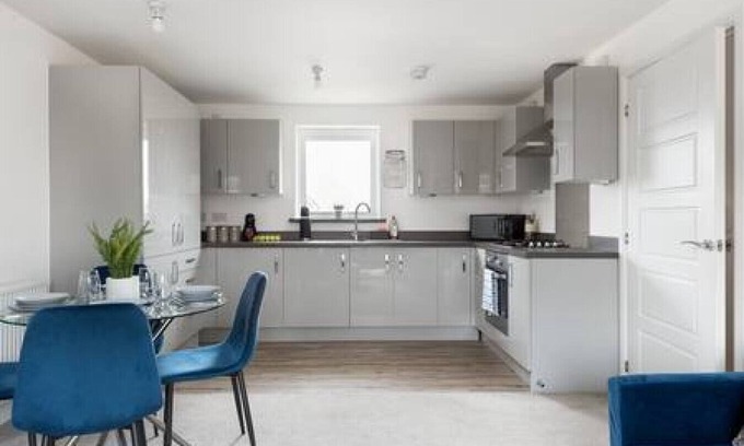 Newport Pagnell Apartamento | Beautiful 4 Bed Flat In Milton Keynes With Parking