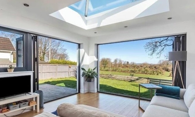 Haverfordwest Casa | Beautiful 4-Bed House with countryside views