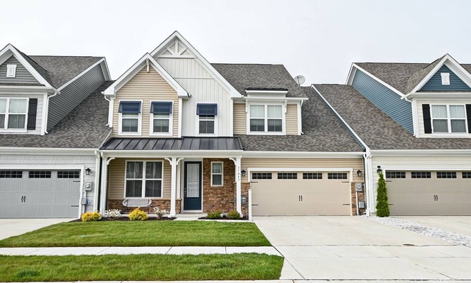 Millville Casa | Beautiful 4 bed townhouse in Bishop's Landing Community! Pool, Basketball and Pickleball Courts, Playground, Shuttle, Wifi, Fitness Center!