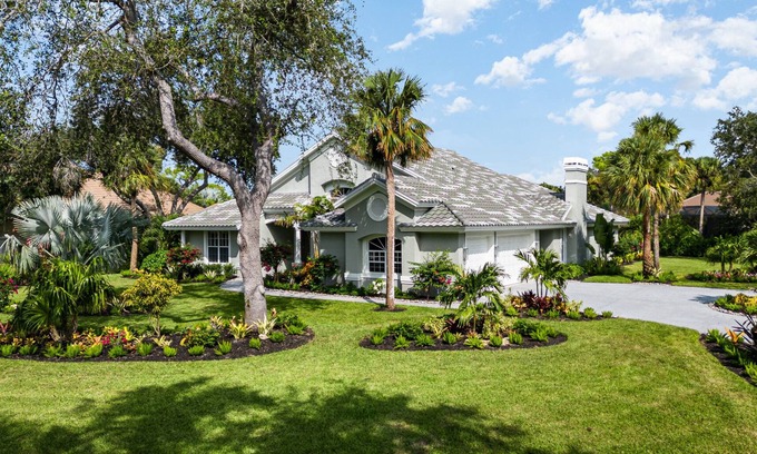 Bonita Bay Casa | Beautiful 4 Bed/3 Bath 3,600 SF Home with Outdoor Heated Pool/Spa in Bonita Bay