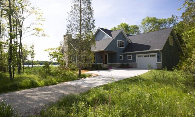 Baileys Harbor Cabaña | Beautiful 4-bedroom cottage with AC, WiFi in enchanting Baileys Harbor