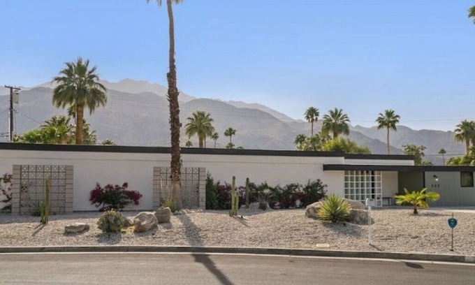 Palm Springs Villa | Beautiful 4 bedrooms oasis in Palm Springs