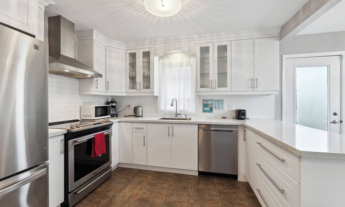 Courtice Casa | Beautiful 4 Bedroom House in Courtice