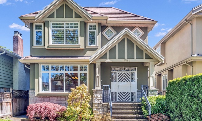 Marpole Casa | Beautiful 4 bedroom house with gourmet kitchen and A/C in Vancouver West Side.