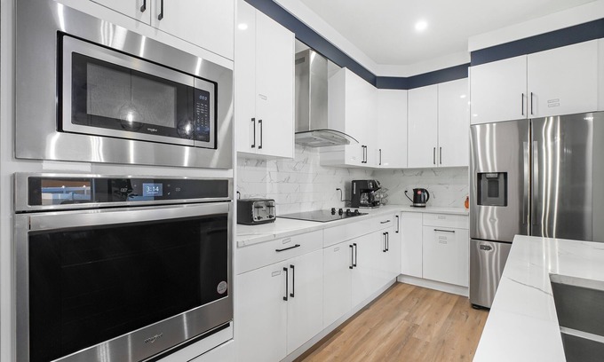Northeast Edmonton Casa | Beautiful 4 bedroom home 5 minutes away from the movie theatre.