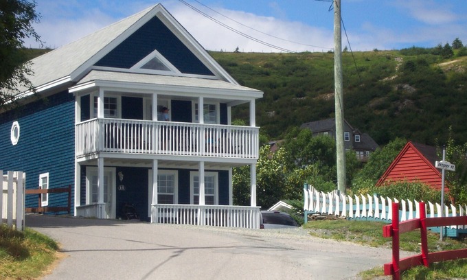 Brigus Casa | Beautiful 4 bedroom Home Overlook Brigus Harbour