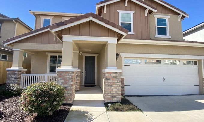 Ripon Casa | Beautiful 4 Bedroom Home with Gated Backyard Patio: Ripon