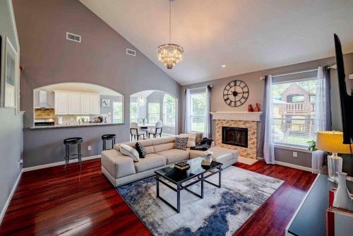 Barker Casa | Beautiful 4-bedroom House with Nice Backyard