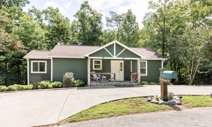 Pickens Cabina | Beautiful 4 Bedroom Mountain Home at The Rock Golf Club & Resort