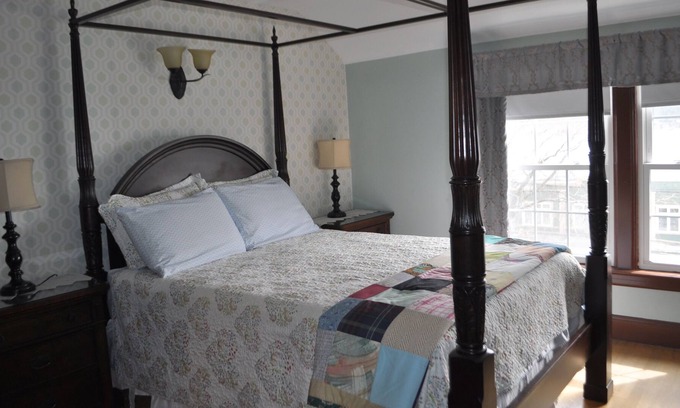 Carbonear Casa | Beautiful 4 bedroom spacious home each with private bathroom.