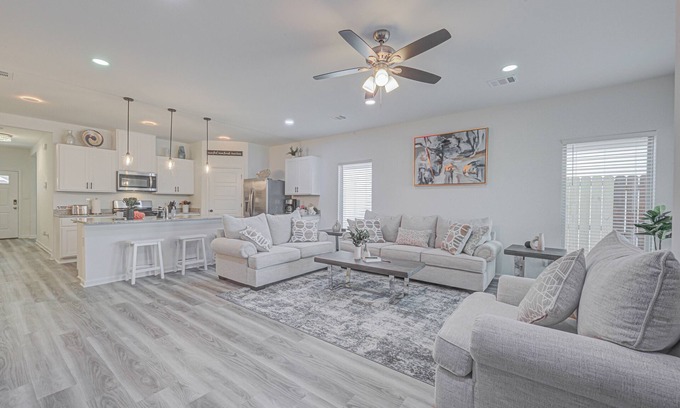 Shenandoah Casa | Beautiful 4-bedroom Brand New Modern House Bella with pool and park