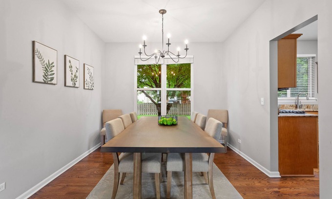 Fox Valley Casa | Beautiful 4 Bedroom House - Close to Everything - Naperville