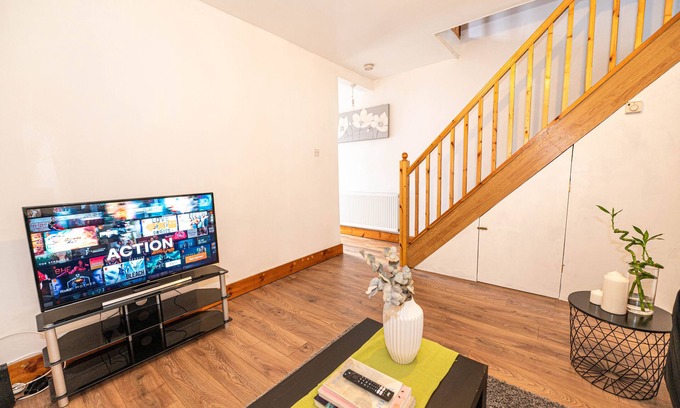 Plumstead Casa | Beautiful 4 bedrooms house close to Train Station