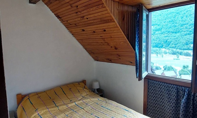 Esquieze-Sere Apartamento | Beautiful 4-person apartment in stone residence
