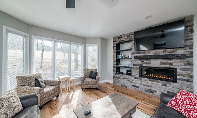 Nellysford Casa | Beautiful 4-season Mountain Home- New Listing