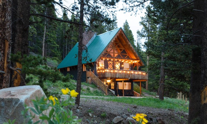 Saint Mary's Chalet De Esquí | Beautiful 4Bd Chalet w Hot Tub & Mtn Views