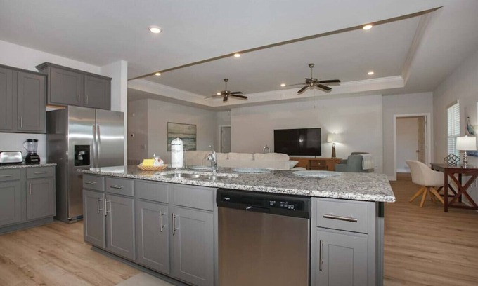 Foley Casa | Beautiful 4BDR Foley, pet friendly,15mins to beach