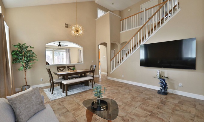 West Sacramento Casa | Beautiful 4Beds/3Baths Downtown Home in West Sacramento