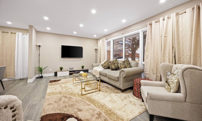 Burlington Casa | Beautiful 4BR Family Retreat | Burlington Comfort