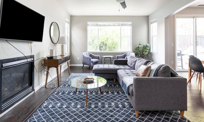 San Ramon Casa | Beautiful 4BR House in San Ramon w/ Office