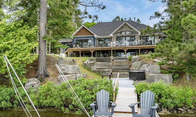 Lake of Bays Cabaña | Beautiful 5 bed 3 bath cottage on Lake of Bays