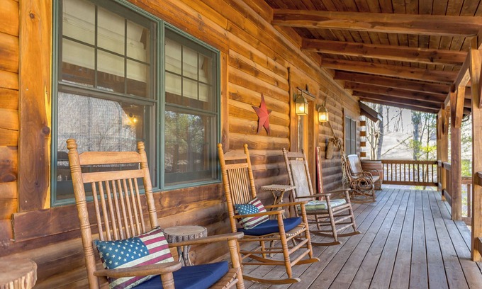 Massanutten Cabina | Beautiful 5-Bedroom Cabin Heart of Massanutten - NEW!