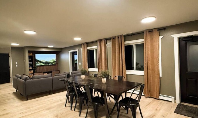 Chugiak Casa | Beautiful 5-Bedroom Bungalow in the Woods - Mountain + Lake Views