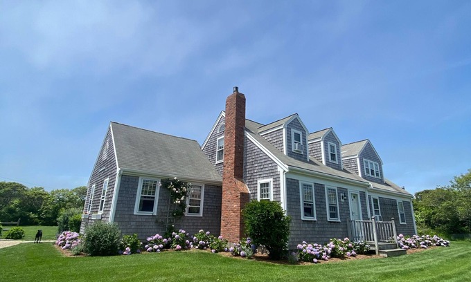 Tom Nevers Casa | Gilligan's Island - ¡Hermosa casa amigable para perros 5BR en Tom Nevers!