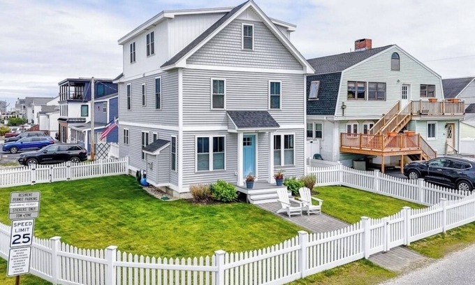 Seabrook Casa | Beautiful 5-bedroom house Steps to Seabrook beach!