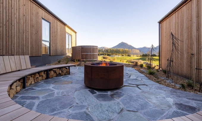 Jacks Point Casa | Beautiful 5 Bedroom home with rural views