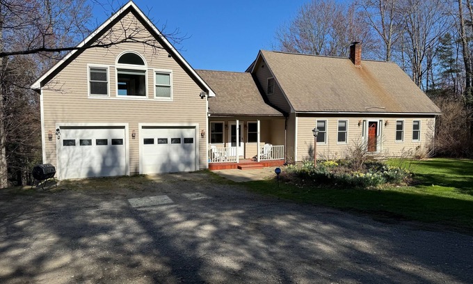 Putney Casa | Beautiful 5-Bedroom Upscale Country Home With Home Theater