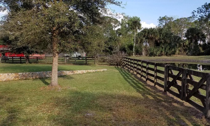 St. Cloud Cabina | Hermosa cabaña de 5 dormitorios en 100 acres con piscina, cerca de Orlando