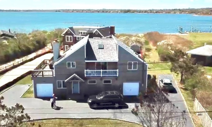 Montauk Casa | ¡Nuevo listado! ¡Casa luminosa y bien ventilada con playa privada en el lago!