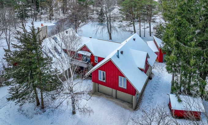 Collingwood Chalet De Esquí | Beautiful 5bed 5bath retreat in Collingwood! 5mins from Blue Mountain Village!