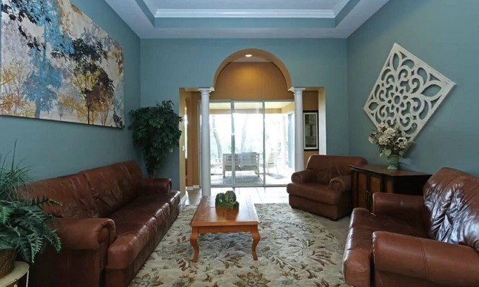 Plymouth Casa | Grandes grupos de bienvenida, CERCA de Wekiva Springs, Orlando, Disney, Universal & Antiques.