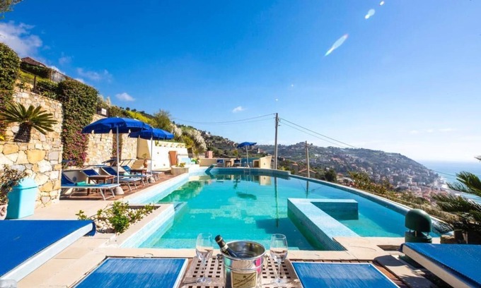Ospedaletti Villa | Beautiful 8 bedroom Villa overlooking the Ligurian sea